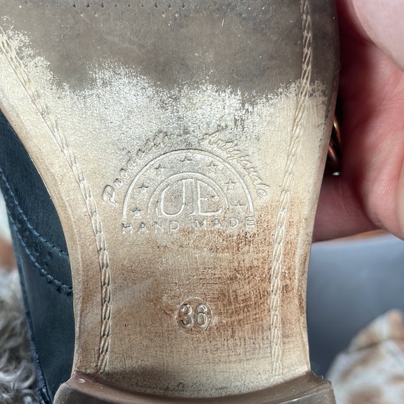 Dark navy Italian shoes size 6 (IT 36)gently worn in good preowned condition - Picture 3 of 3